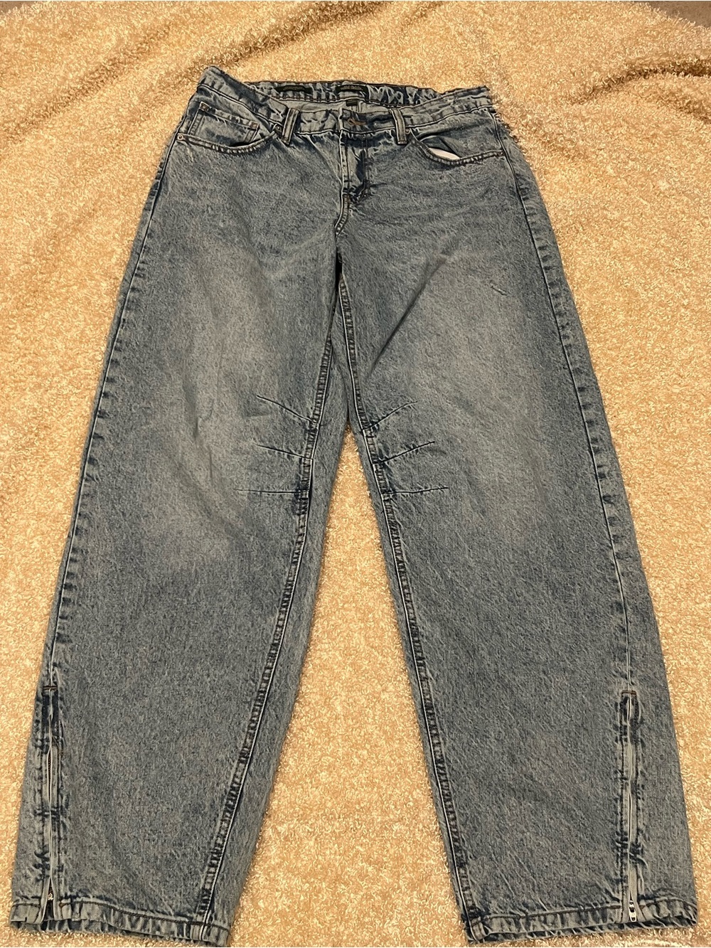 Low Rise Horseshoe Barrel Leg Jeans - Medium Washed Denim
